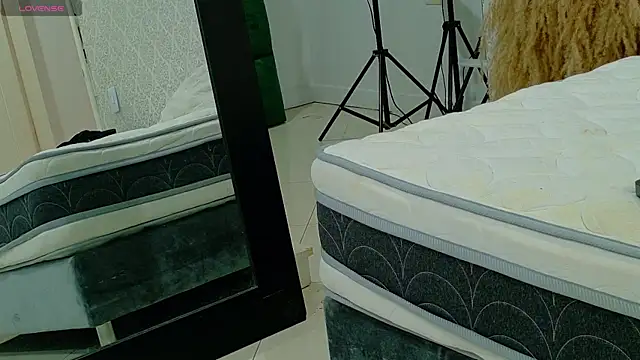 LannaRossi online show from October 20, 2025, 12:38 pm