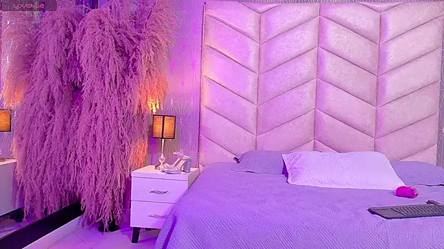 LannaRossi online show from October 25, 2025, 12:13 pm