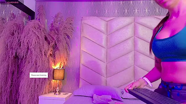 LannaRossi online show from October 30, 2025, 12:06 pm