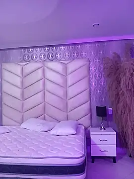 LannaRossi online show from November 6, 2025, 12:50 pm