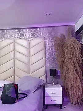 LannaRossi online show from November 10, 2025, 12:48 pm