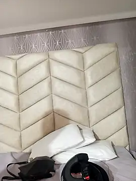 LannaRossi online show from November 13, 2025, 12:37 pm