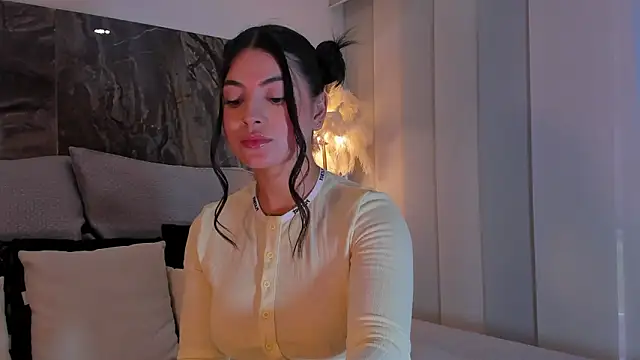 Rashel Frost  online show from February 2, 2026, 7:45 pm