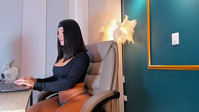 Rashel Frost  online show from March 16, 2026, 5:06 pm