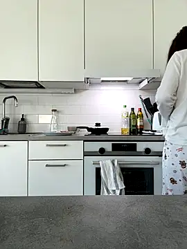 Snapshot of cute_cake chatting on October 17, 2025, 6:38 am cute cake online show from October 17, 2025, 6:38 am