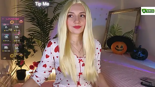 Snapshot of cute_cake chatting on October 26, 2025, 9:48 am cute cake online show from October 26, 2025, 9:48 am