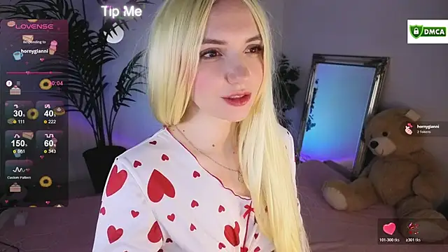 Snapshot of cute_cake chatting on November 7, 2025, 4:01 am cute cake online show from November 7, 2025, 4:01 am