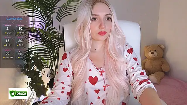 Snapshot of cute_cake chatting on December 1, 2025, 9:58 am cute cake online show from December 1, 2025, 9:58 am