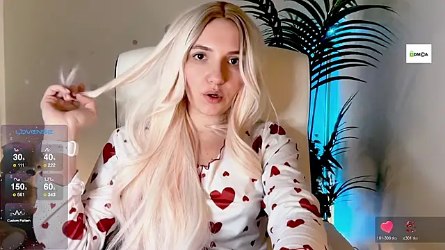 Snapshot of cute_cake chatting on December 3, 2025, 8:40 pm cute cake online show from December 3, 2025, 8:40 pm