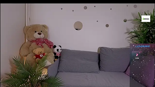 Snapshot of cute_cake chatting on May 22, 2026, 9:48 am cute cake online show from May 22, 2026, 9:48 am