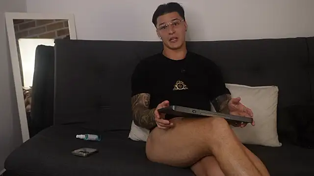 Snapshot of Dominick_walker chatting on February 19, 2026, 3:24 am Dominick walker online show from February 19, 2026, 3:24 am