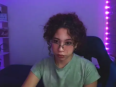 Snapshot of Medussa3033 chatting on November 10, 2025, 2:21 am Medussa3033 online show from November 10, 2025, 2:21 am