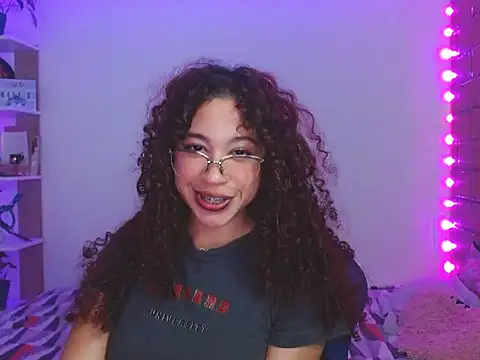 Snapshot of Medussa3033 chatting on November 28, 2025, 1:19 am Medussa3033 online show from November 28, 2025, 1:19 am