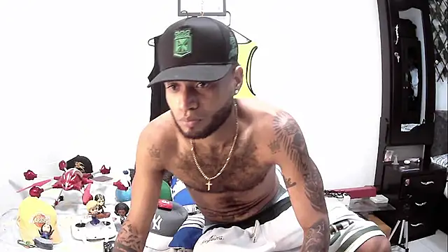 Snapshot of AXionX chatting on November 12, 2025, 10:48 am AXionX online show from November 12, 2025, 10:48 am