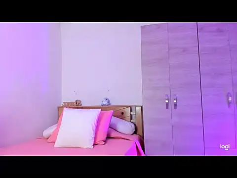 Niaa222 online show from November 4, 2025, 9:58 pm