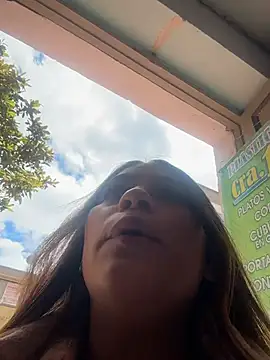 Snapshot of Aliss_rose chatting on October 21, 2025, 4:30 pm Aliss rose online show from October 21, 2025, 4:30 pm