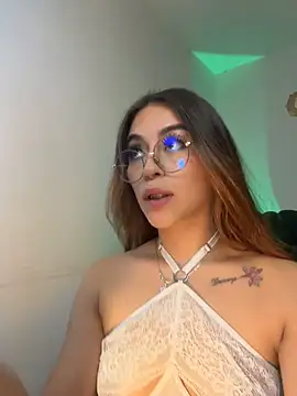 Snapshot of Aliss_rose chatting on November 4, 2025, 6:18 pm Aliss rose online show from November 4, 2025, 6:18 pm