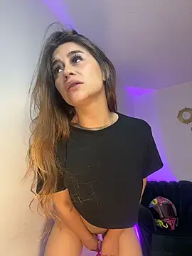 Snapshot of Aliss_rose chatting on November 7, 2025, 11:27 pm Aliss rose online show from November 7, 2025, 11:27 pm