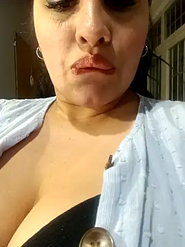 Sexylips200 online show from October 19, 2025, 7:09 am