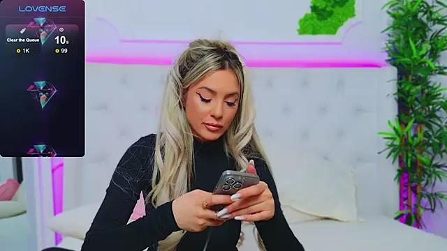 AriannaSins online show from February 5, 2025, 7:42 pm