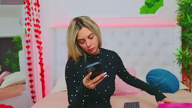 AriannaSins online show from February 7, 2025, 1:22 pm