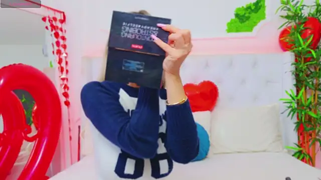 AriannaSins online show from February 14, 2025, 1:40 pm