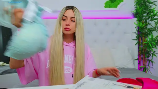 AriannaSins online show from March 11, 2025, 1:23 pm