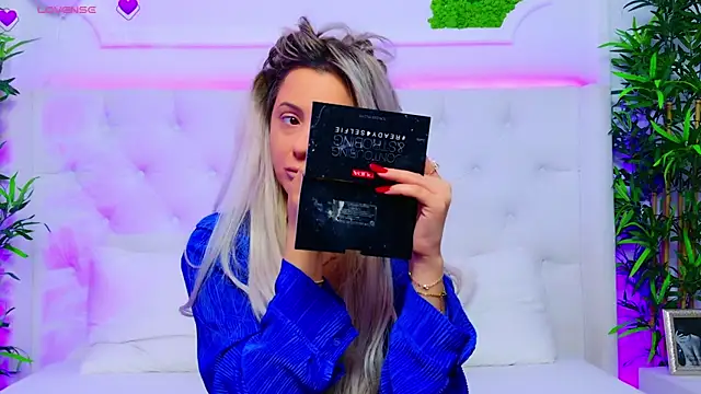 AriannaSins online show from November 7, 2025, 1:22 pm