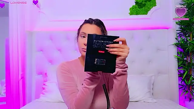 AriannaSins online show from February 6, 2026, 1:47 pm