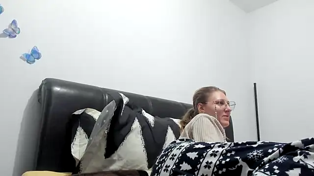 Snapshot of SandyCassie chatting on April 18, 2026, 7:51 pm SandyCassie online show from April 18, 2026, 7:51 pm