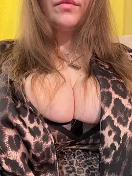 Curvy  Goddess online show from April 15, 2026, 3:02 am