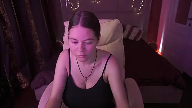 QueenEvieX online show from April 21, 2026, 12:34 am