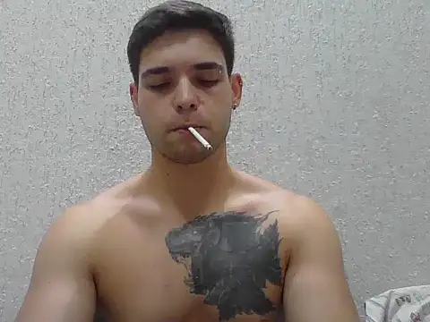 Snapshot of Zure-xxx chatting on April 5, 2026, 10:40 pm Zure-xxx online show from April 5, 2026, 10:40 pm