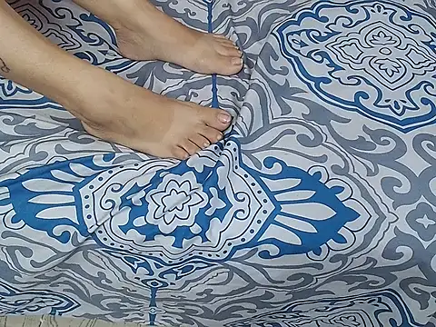 camilahot10 online show from November 4, 2025, 11:53 am