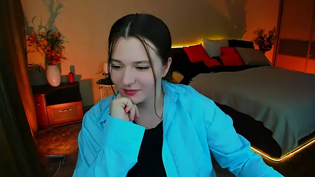 Moonvelle online show from November 5, 2025, 12:27 pm