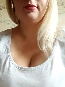 Snapshot of PaigexLynn chatting on October 17, 2025, 7:22 am PaigexLynn online show from October 17, 2025, 7:22 am