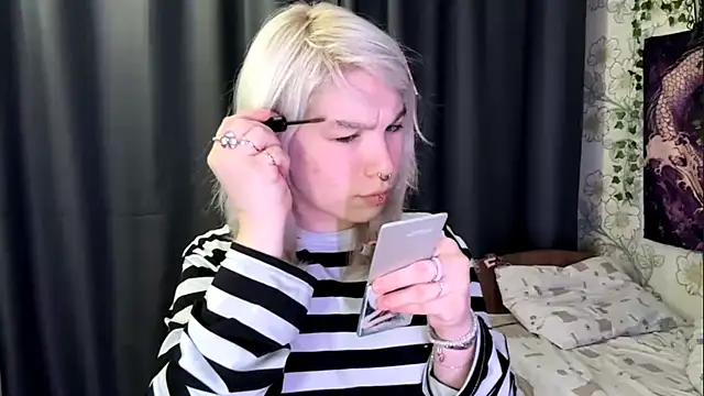 ElnoraVanord online show from November 14, 2025, 8:07 pm