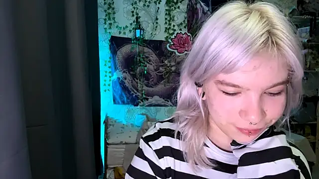 ElnoraVanord online show from November 17, 2025, 7:19 pm