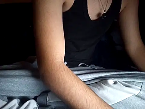 esmermoon online show from March 7, 2026, 12:07 am