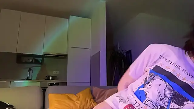 kira yoshika9e online show from April 2, 2026, 6:38 pm