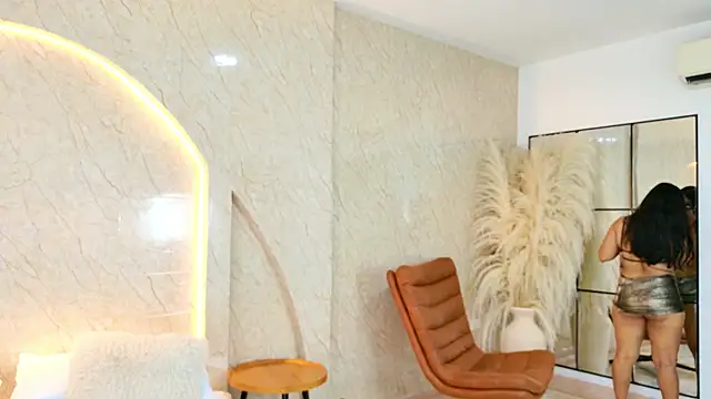 Antonella Russo1 online show from April 6, 2026, 1:01 pm