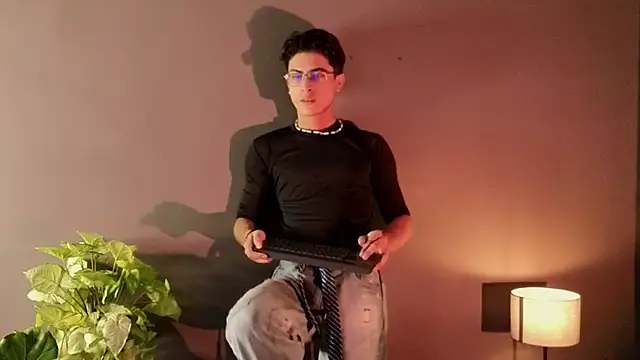 Aaron Eze online show from November 26, 2025, 1:28 am