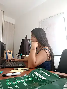 Snapshot of Kiramane chatting on November 4, 2025, 5:01 pm Kiramane online show from November 4, 2025, 5:01 pm