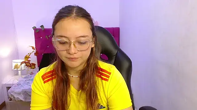 Red Lola  online show from October 16, 2025, 12:50 pm