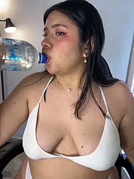 Snapshot of _Bella_7 chatting on April 14, 2026, 2:39 am Bella 7 online show from April 14, 2026, 2:39 am