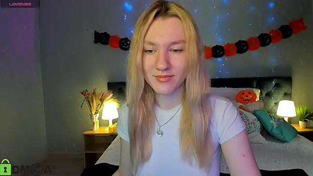 LinaRayy online show from October 22, 2025, 9:31 am