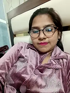 Vanshika1432 online show from November 21, 2025, 12:59 pm