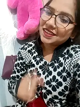 Vanshika1432 online show from November 27, 2025, 3:52 am