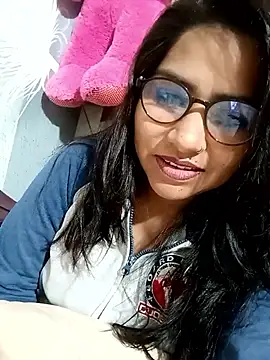 Vanshika1432 online show from December 17, 2025, 5:35 am