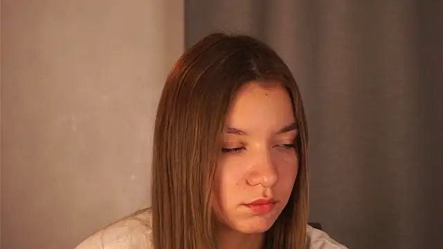 BrynnHolverson online show from October 16, 2025, 7:15 pm